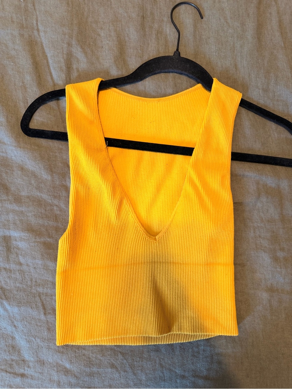 Ribbed V-Neck Cropped Tank Top - Yellow